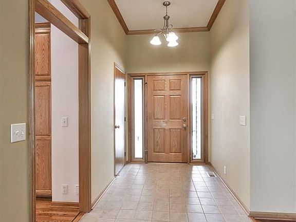 3rd image of 805 Bailey Dr