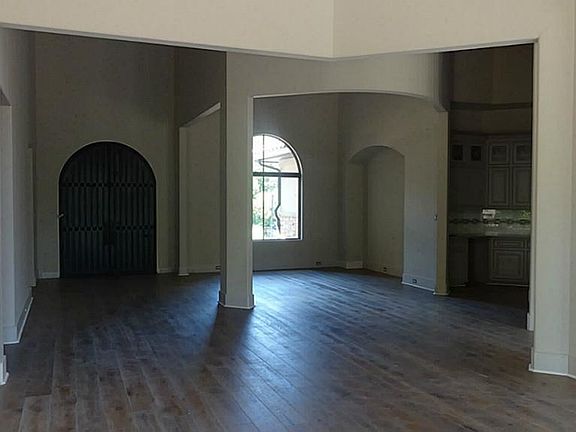 3rd image of 10 Berkley Hall Ct