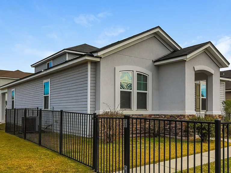 3041 Holly Grove Ln — Photo 4