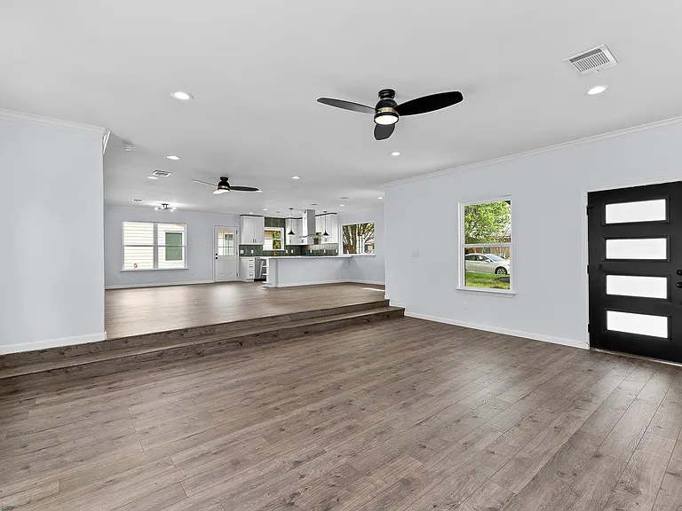 1307 Yorkshire Dr — Photo 7