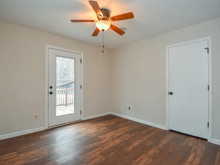 2nd bedroom