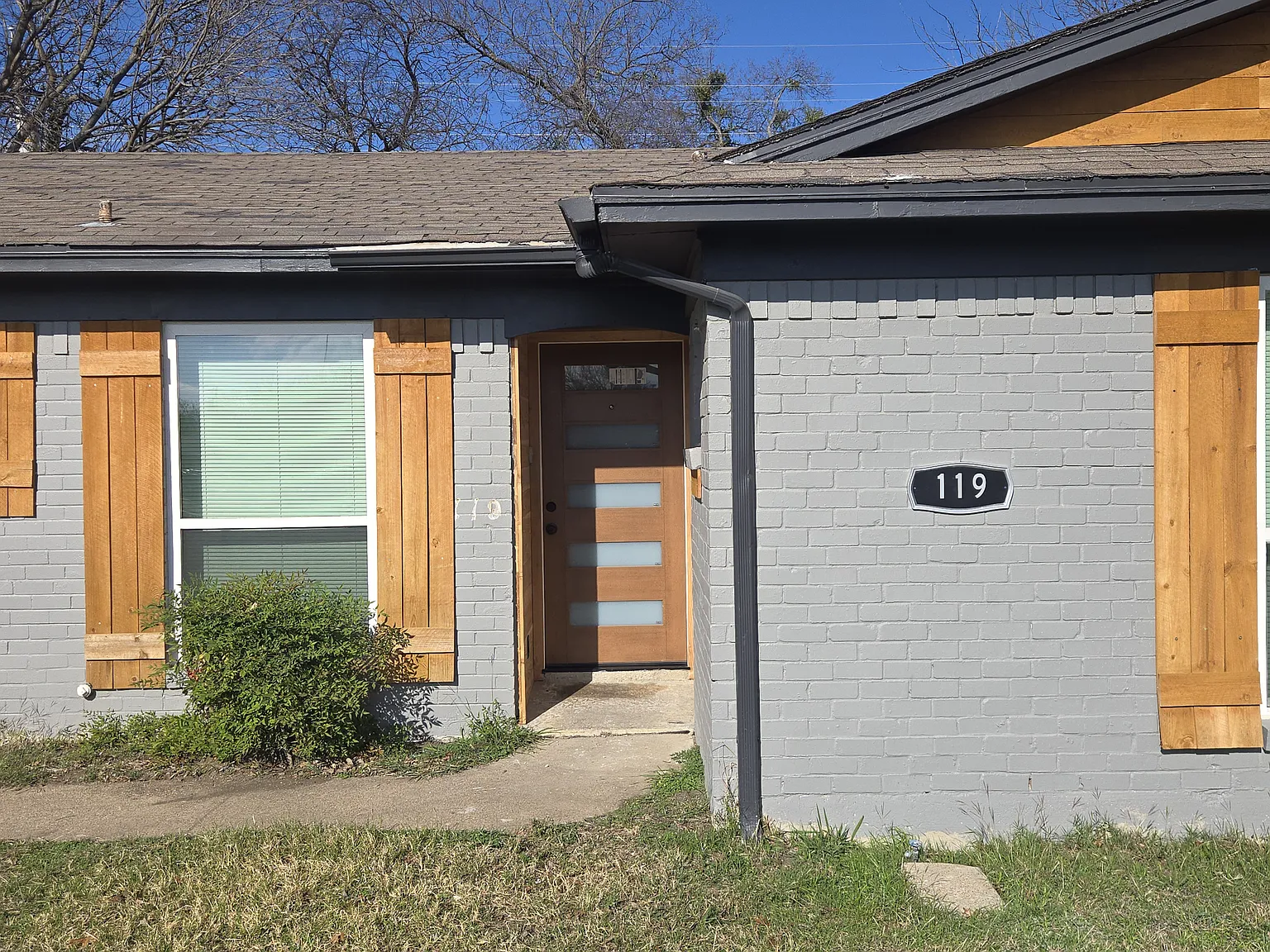 119 Bristol Dr — Photo 2