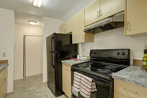 87 Stirling Rd NW Photo 1