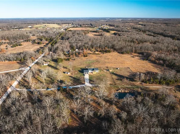 29900 Pelican Dr, Lebanon, MO 65536