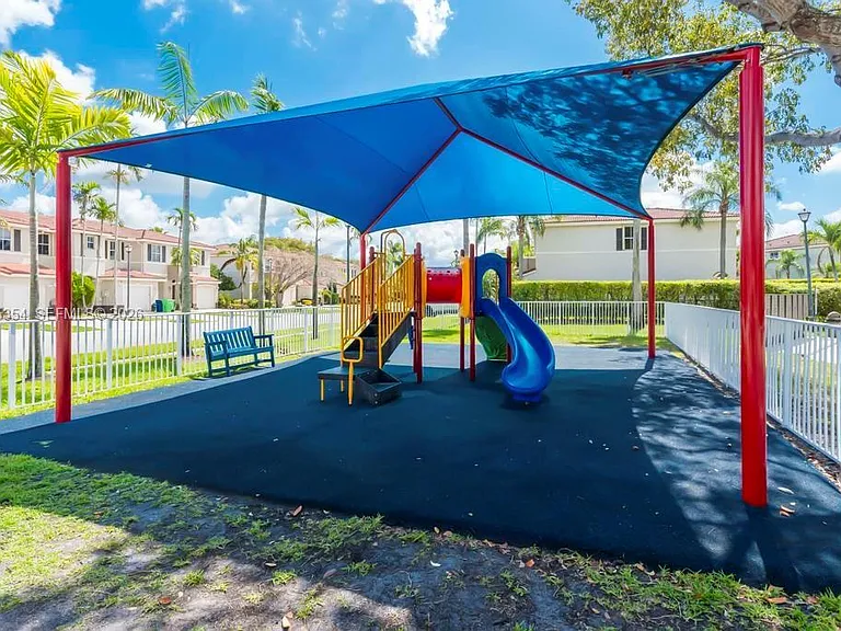 102 Riverwalk Cir #102 — Photo 25