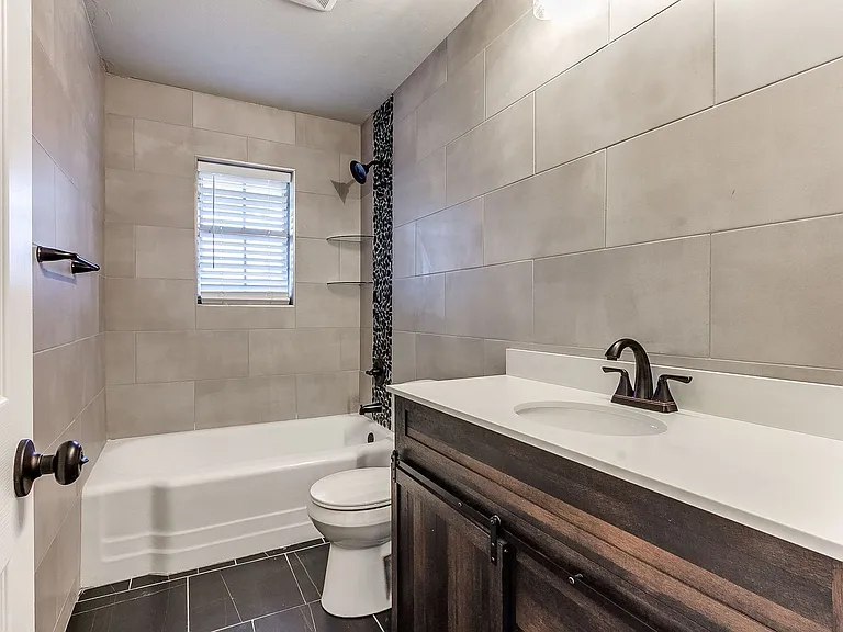1909 Hardy Dr — Photo 5
