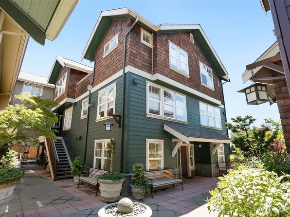 5430 California Avenue SW #3A, Seattle, WA 98136