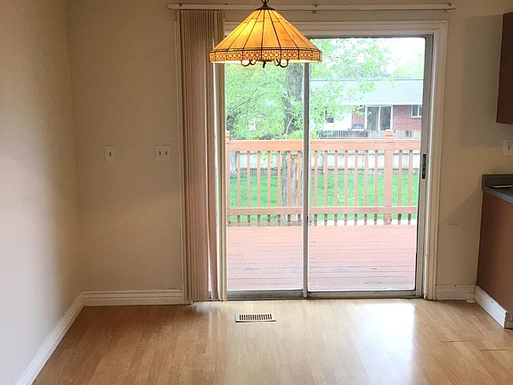 5th image of 1072 E Larkspur Dr