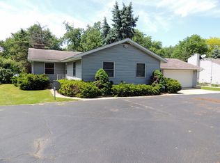 9607 Baldwin Dr, Machesney Park, IL 61115