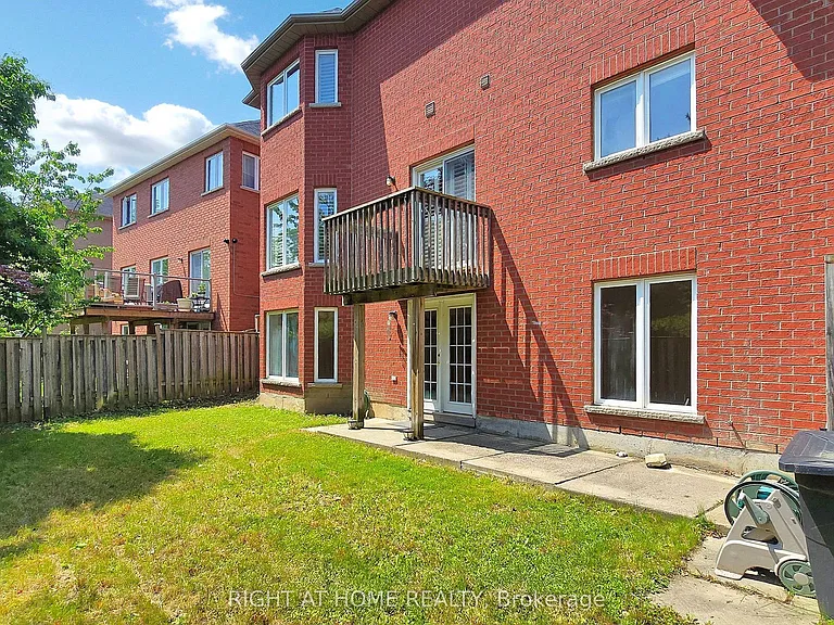 47 Medoc Pl — Photo 2