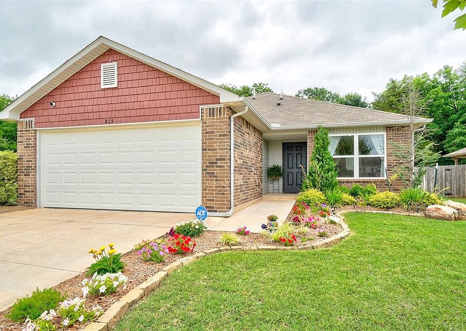 1st image of 815 Twin Lakes Dr