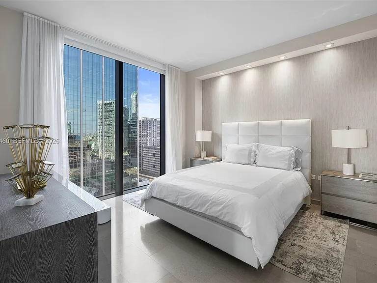 88 SW 7th St #1201 — Photo 8