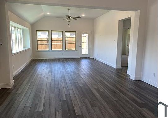 2nd image of 233 Hawthorn Dr