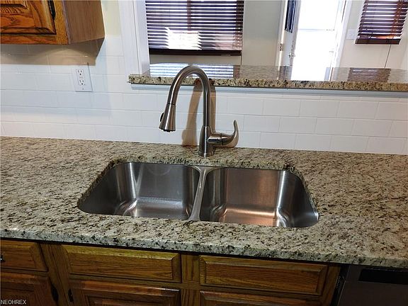 3rd image of 6322 Edgehurst Dr