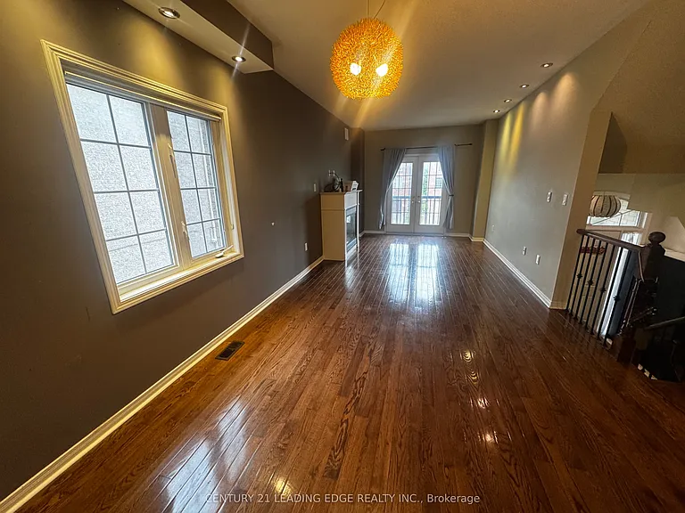 13 Prince William Dr #UPPER — Photo 4