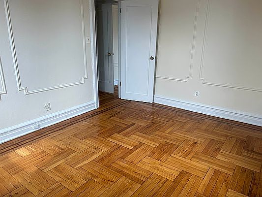 5th image of 900 E 35th St APT C4
