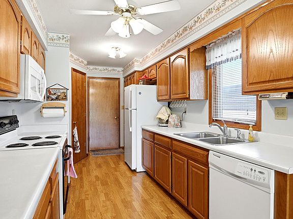 5th image of 4328 SE Wisconsin Ave