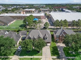 12009 Banks Run Dr, Pearland, TX 77584