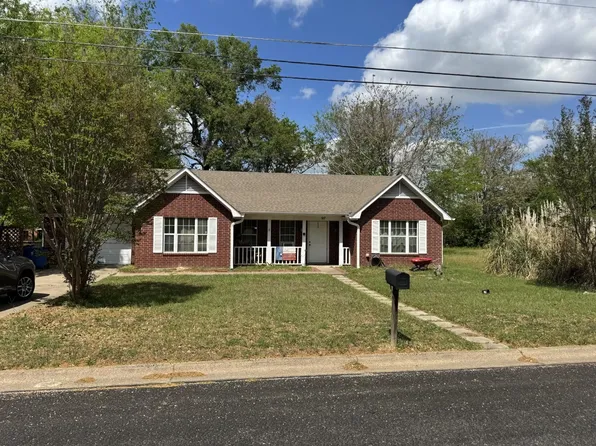 917 Leach St, Kilgore, TX 75662