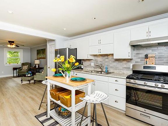 5th image of 603 W 21st St #601