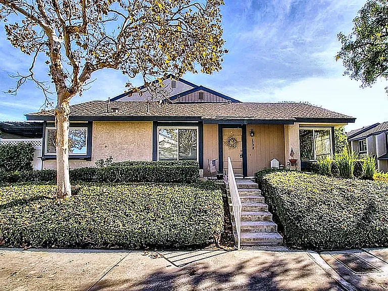 1598 Gatewood Ct — Photo 2