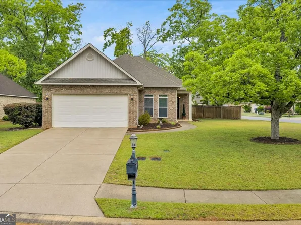 200 Greythorne Dr, Kathleen, GA 31047