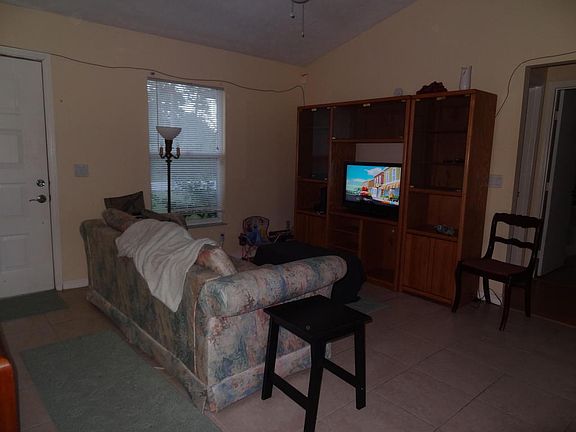 4th image of 658 SW Fair Ave