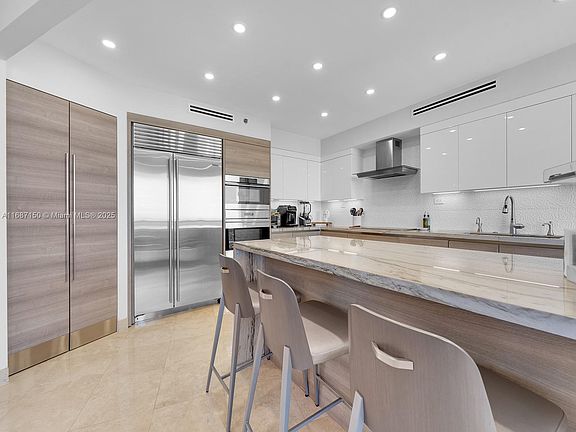5th image of 19333 Collins Ave APT 2702