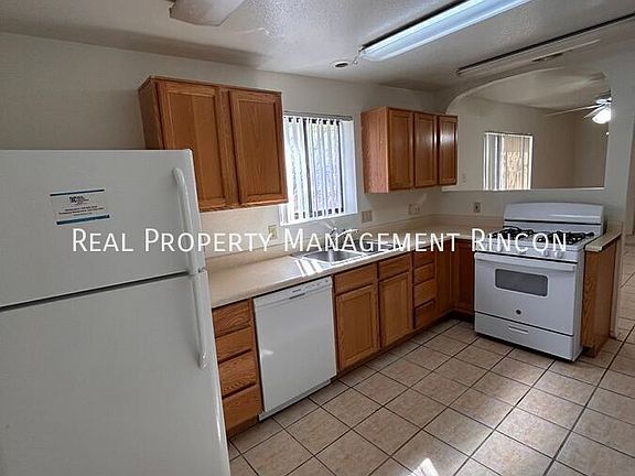 3rd image of 1150 N Catalina Ave Unit 3