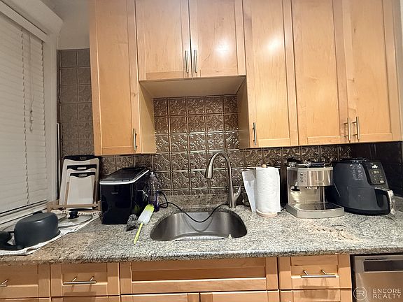 3rd image of 61 Park Dr APT 5