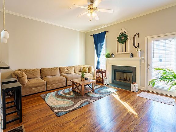 2nd image of 1958 Sterling Oaks Cir