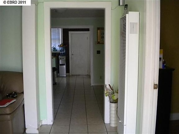 3rd image of 904 W 6th St
