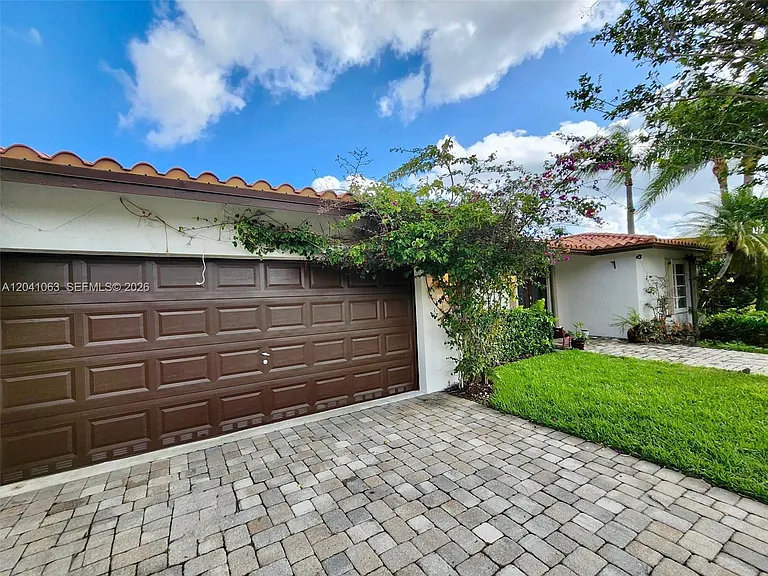 16641 Royal Poinciana Dr — Photo 5