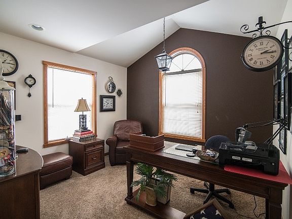 5th image of 4092 Creekwood Cir