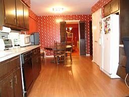 4th image of 32 Oak Ave