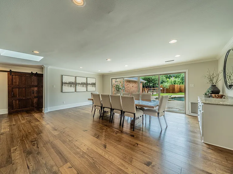 Grand Formal Dining for 10 with Poolside Access & Rustic Accents