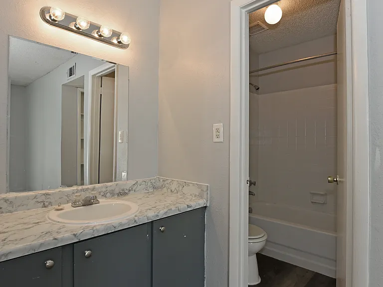 Regency at Raleigh — Photo 8