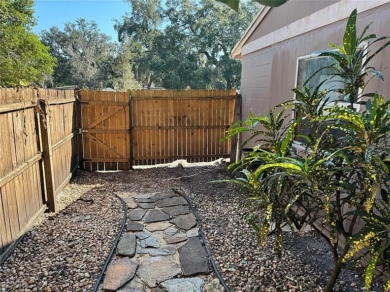 1810 Washington Ave — Photo 13