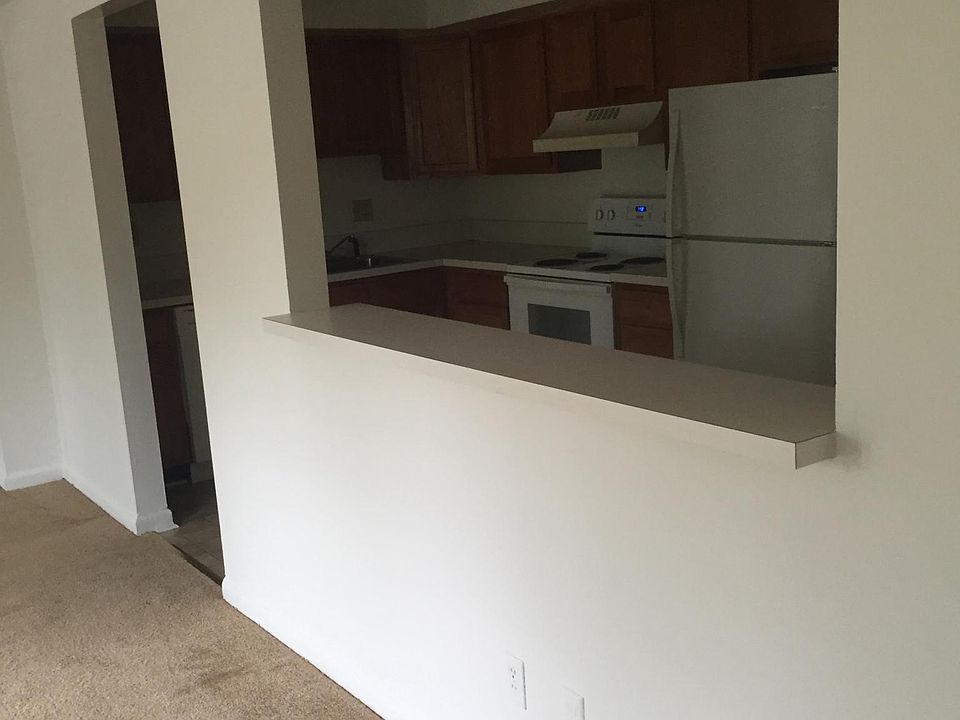 2nd image of 45774 Church Dr APT 202