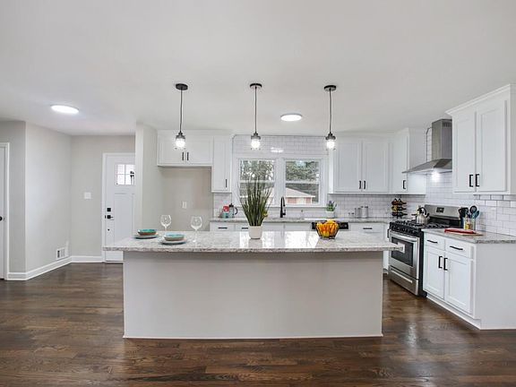 4th image of 2351 Beach Way SW