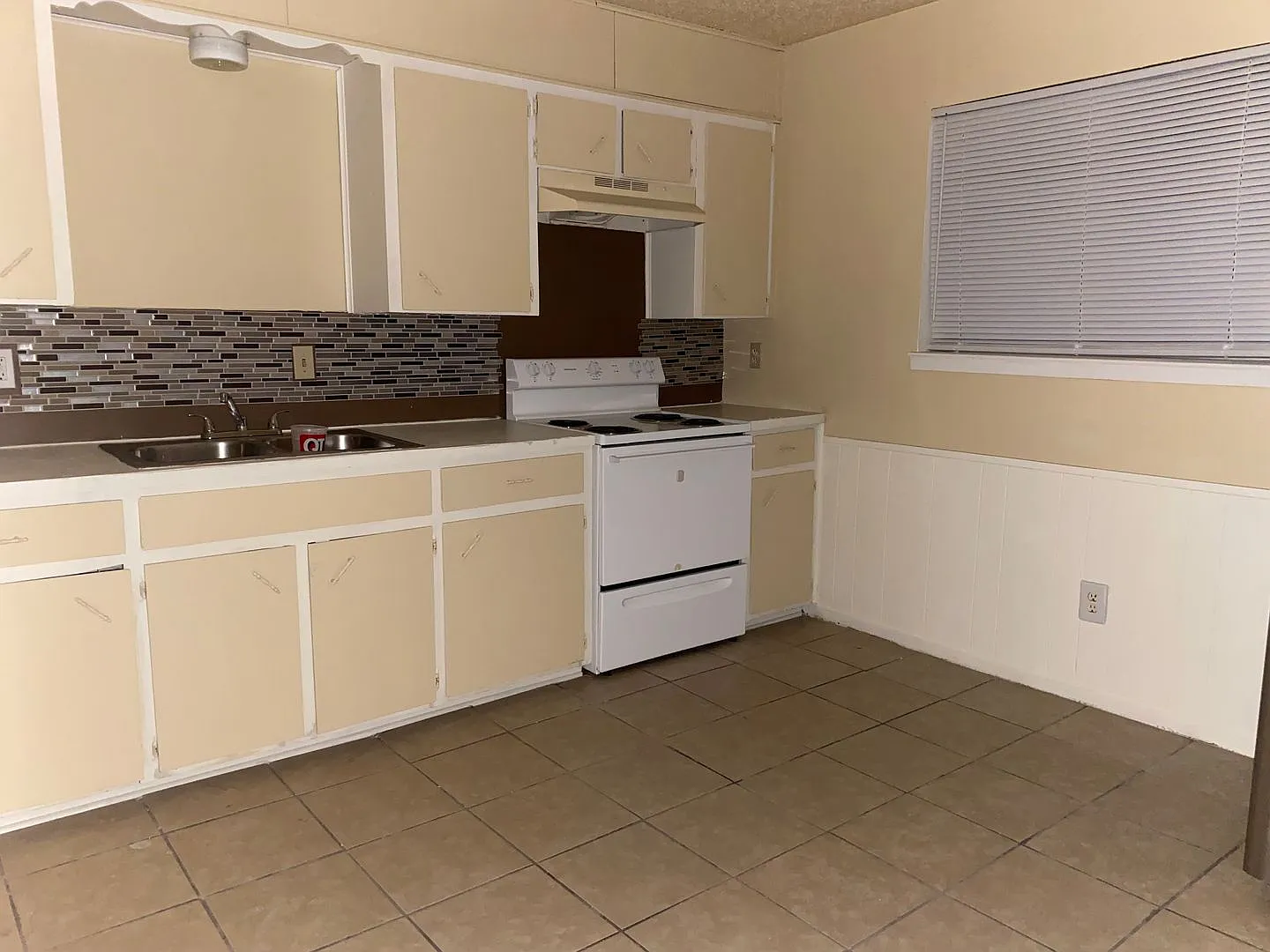 Nicely remodeled 2 bedroom, 1 bath apartment homes minutes from Fort Hood — Photo 1