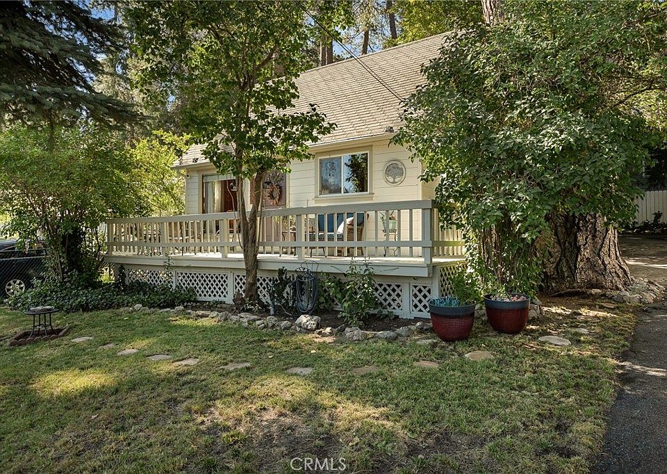 1st image of 22865 Fir Ln