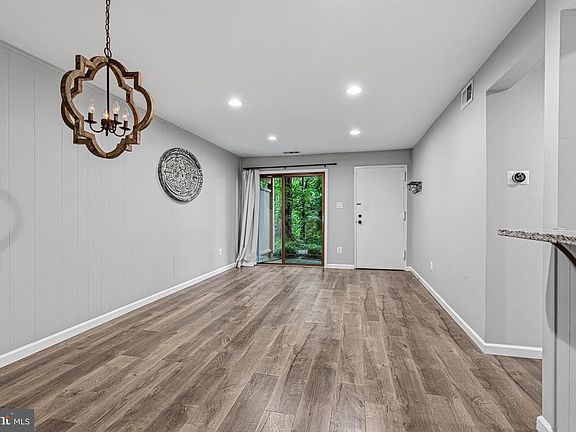 3rd image of 5816 Royal Ridge Dr Unit L