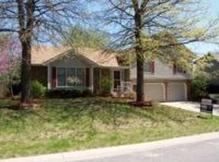 1804 NW Manor Dr, Blue Springs, MO 64014