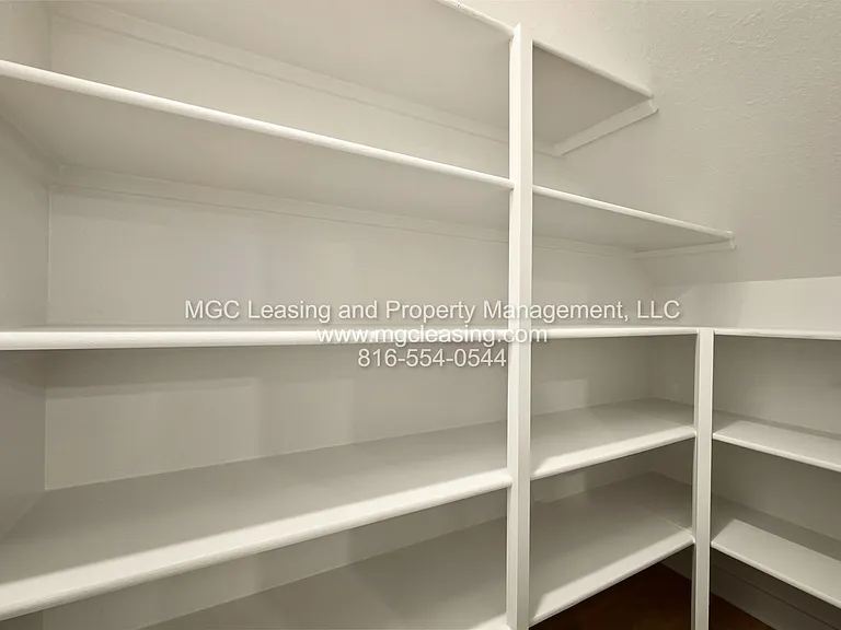 221-231 Sumac Rd — Photo 6