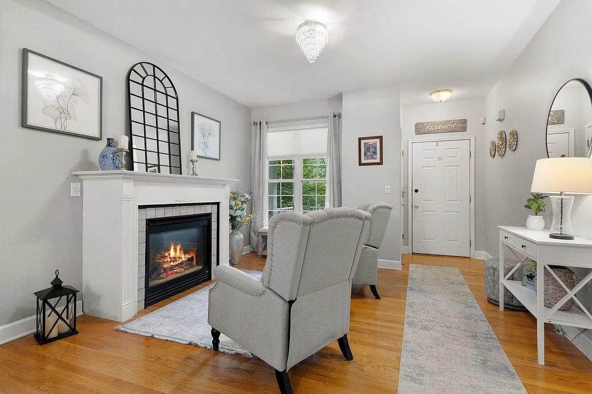 2 bed, 1800 sqft, $2,695 — Photo 3