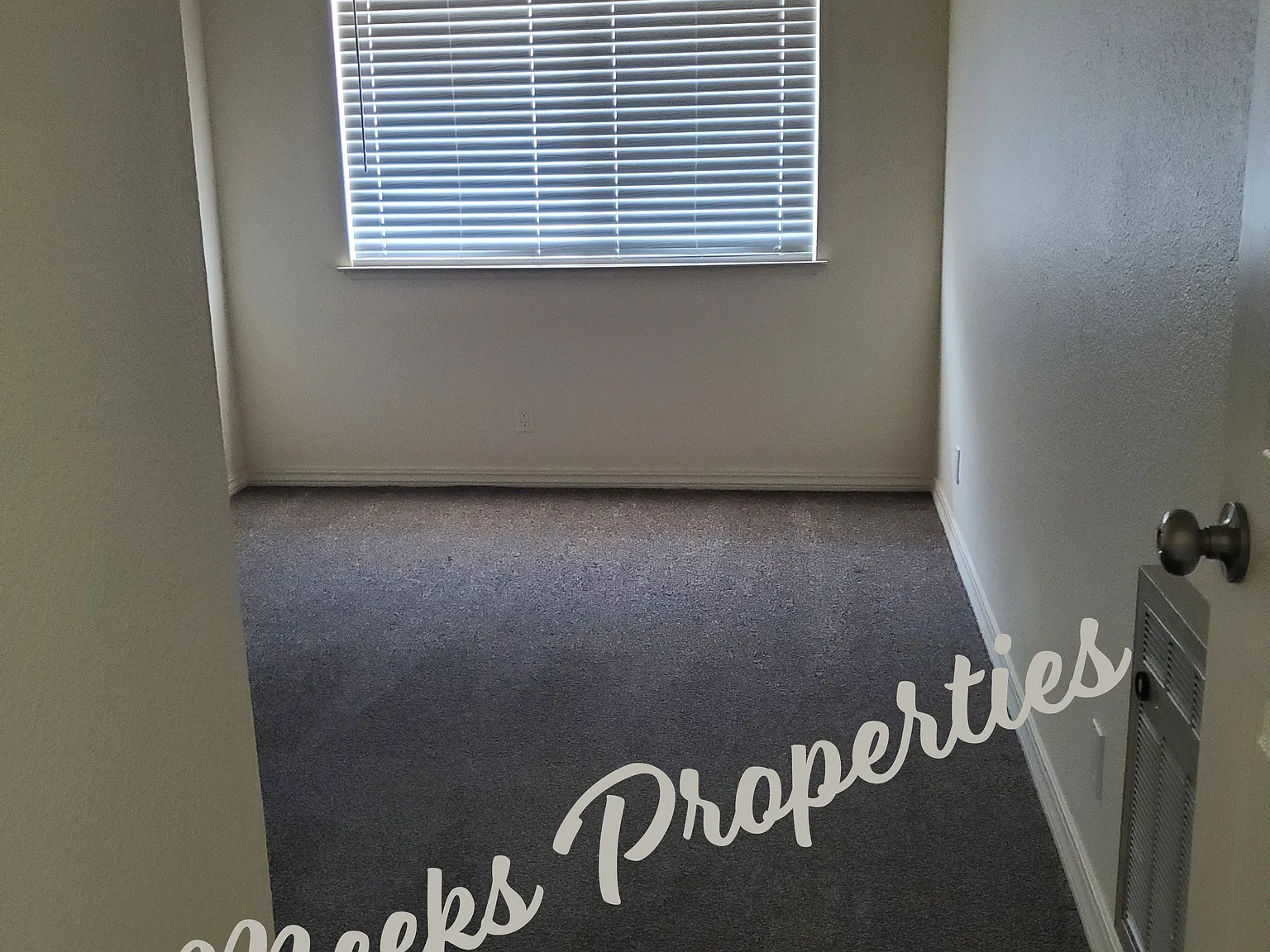 Vintage Manor — Photo 4