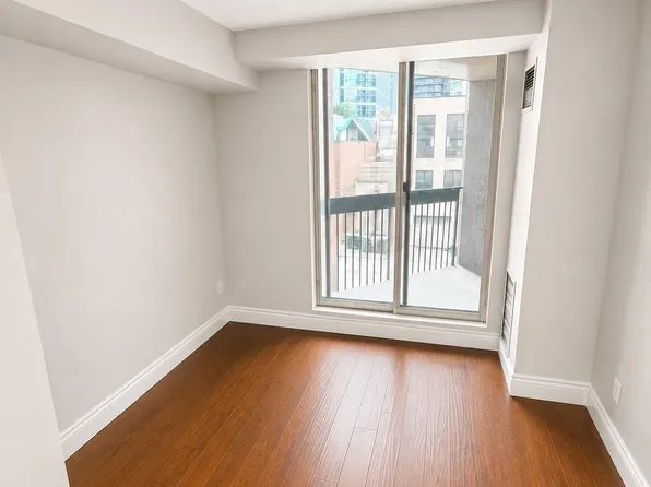633 Bay St, Toronto, ON