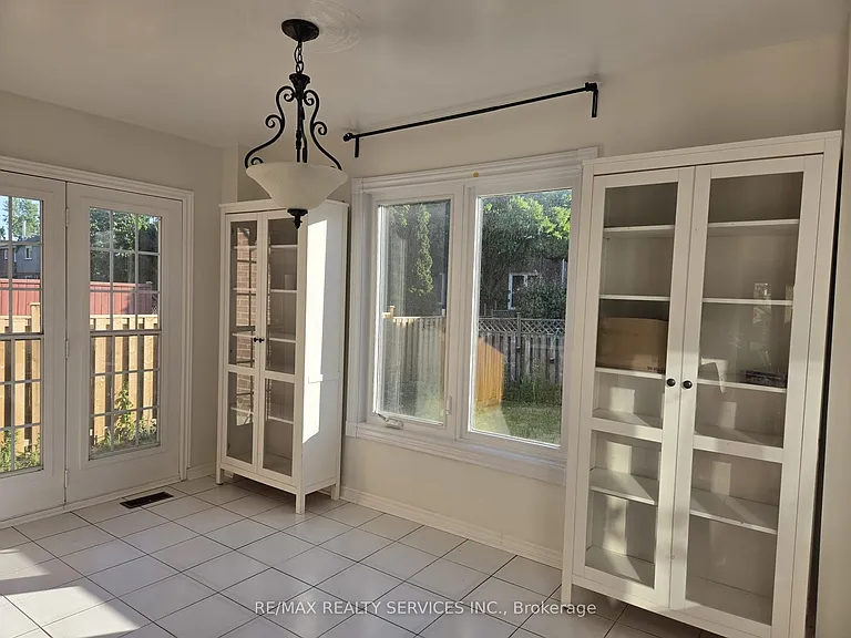 211 Ponymeadow Ter — Photo 5