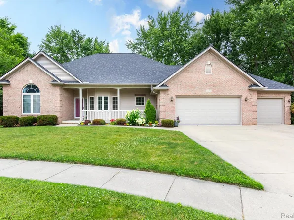 10267 Coachman Ct, Davison, MI 48423